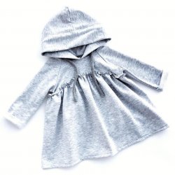 Štýlové dievčenské šaty s kapucňou