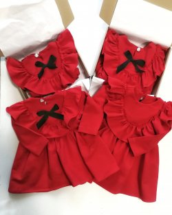 Dievčenské šaty s volánikmi červené